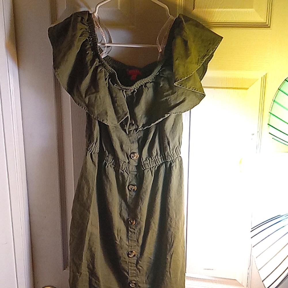 GUESS " Los Angeles " size Small ,knee high , shirt sleeve summer dress